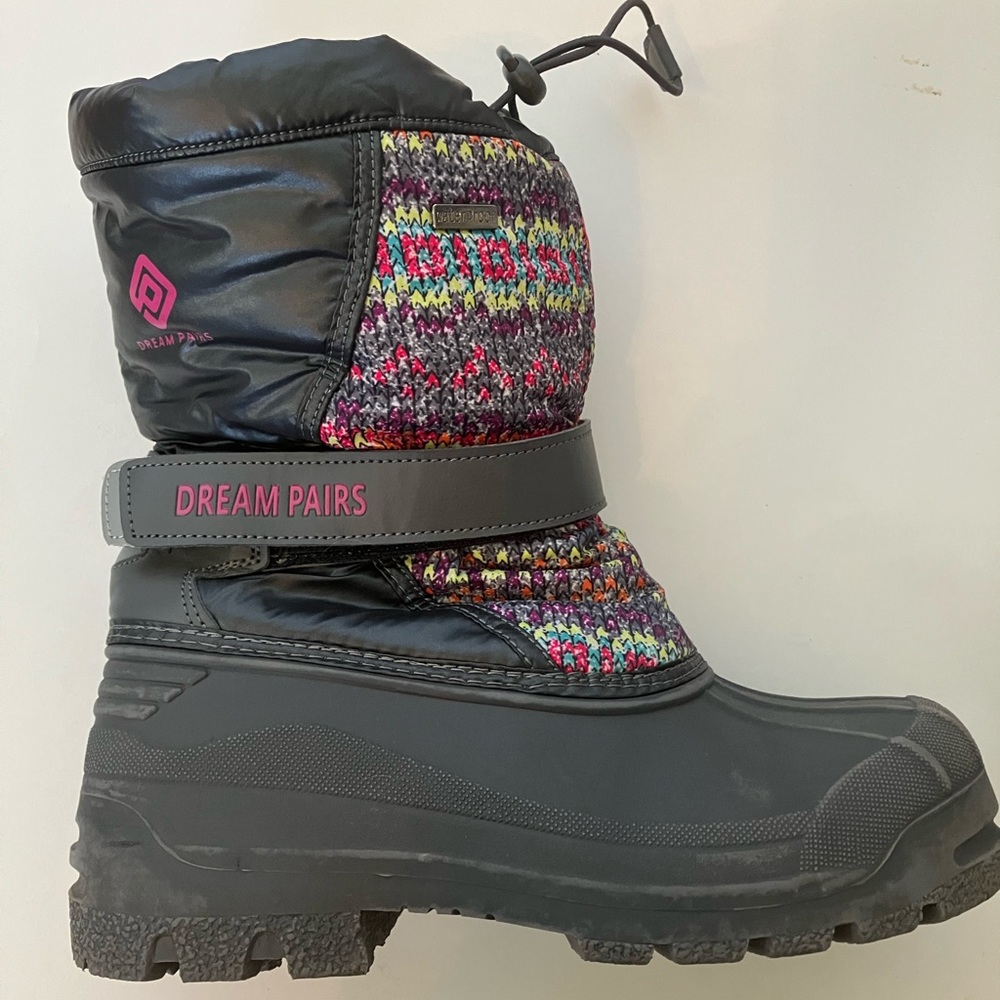 DREAM PAIRS SNOW BOOTS - US SIZE 6 WATERPROOF